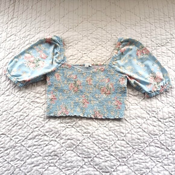 100% Cotton-Linen Blend American Eagle Baby Blue Floral Smocked Crop Top - Picture 2 of 12